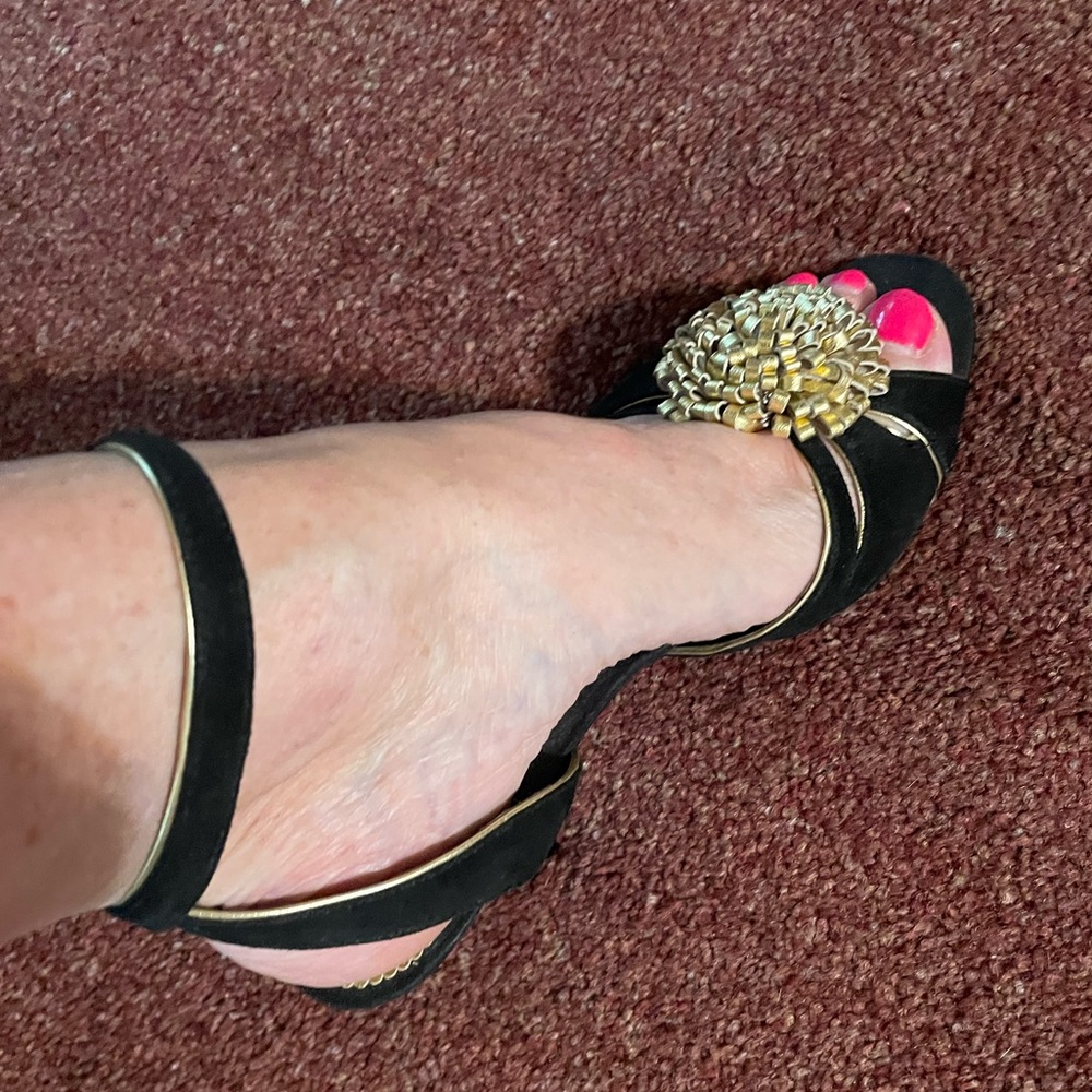 Size 8 Enzo Angiolini black and gold heels